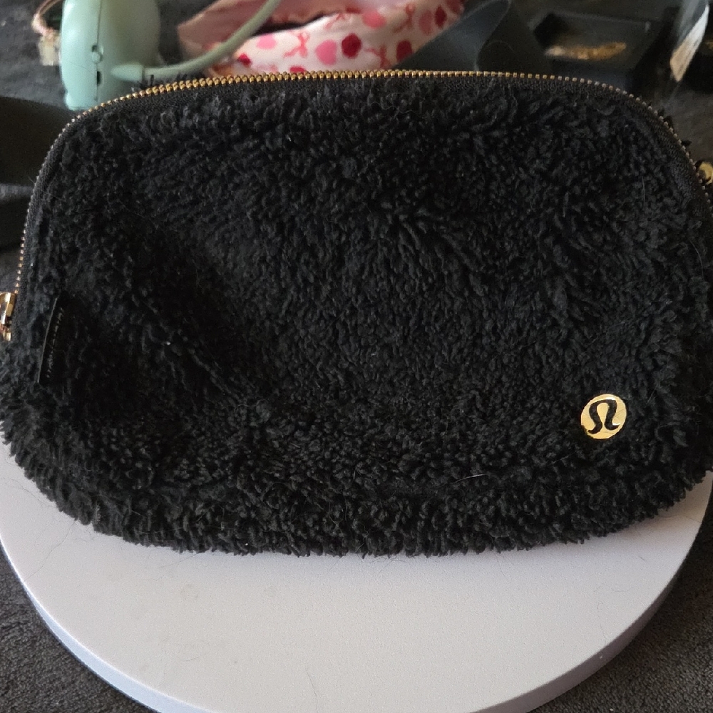 lululemon athletica Black Sherpa Cosmetic Case